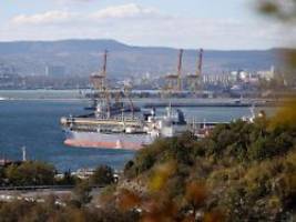 Ausnahmezustand in Noworossijsk: Russischer Hafen stoppt nach ukrainischen Angriffen Ölexport